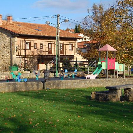 Отель La Casona De Revolgo Сантильяна-дель-Мар Экстерьер фото